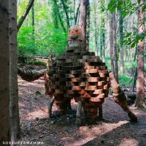 Uno strano abitante del bosco - Foto di Sossupermamma -