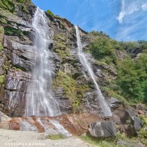 La cascata dell'Acquafraggia e i suoi spruzzi - Foto di Sossupermamma -