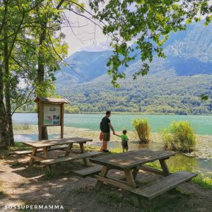 Tavoli per pic-nic al Lago di Piano